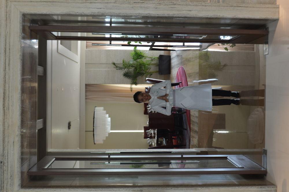 Le Meridien Gurgaon, Delhi NCR Exterior foto