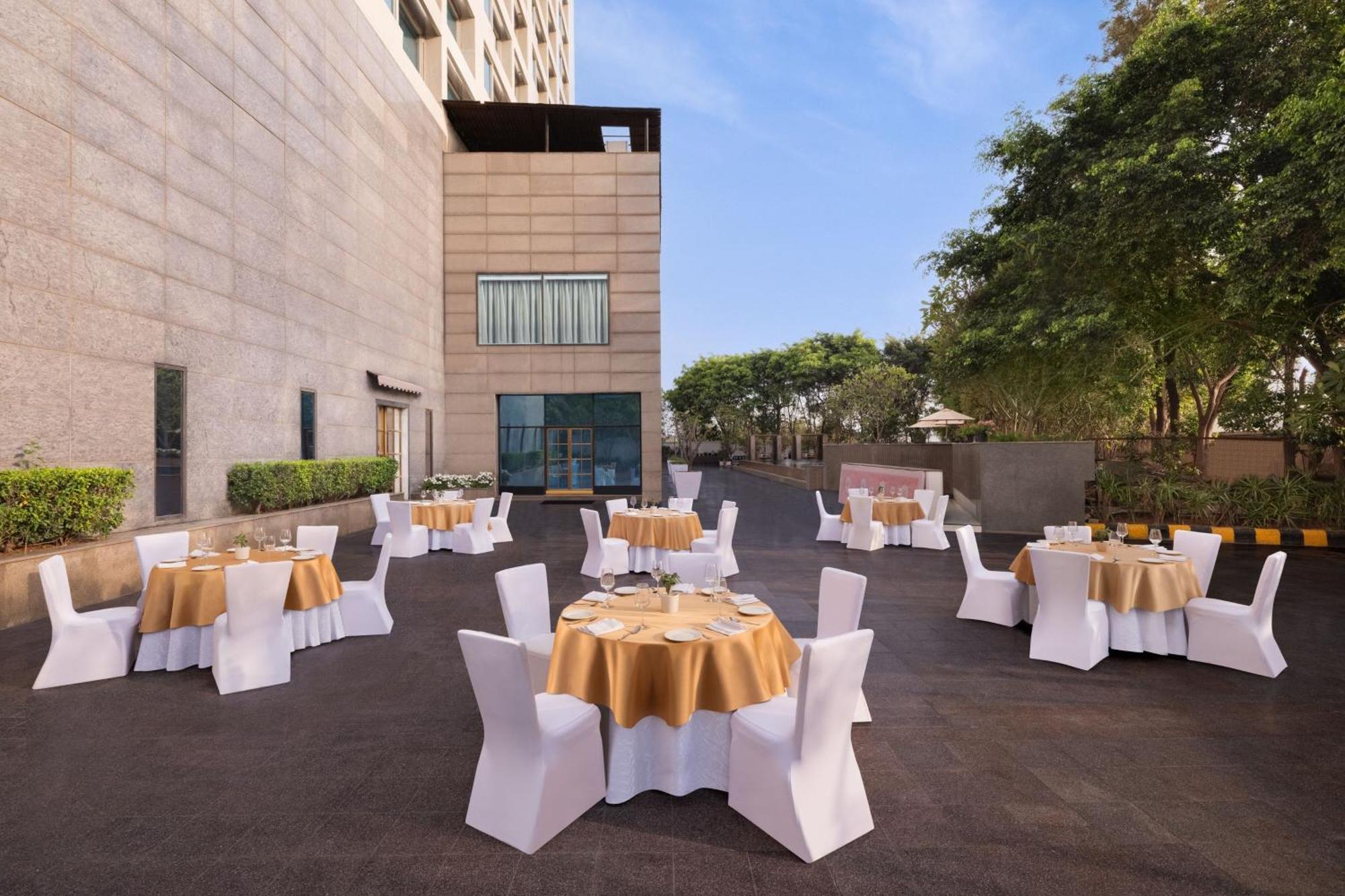 Le Meridien Gurgaon, Delhi NCR Exterior foto