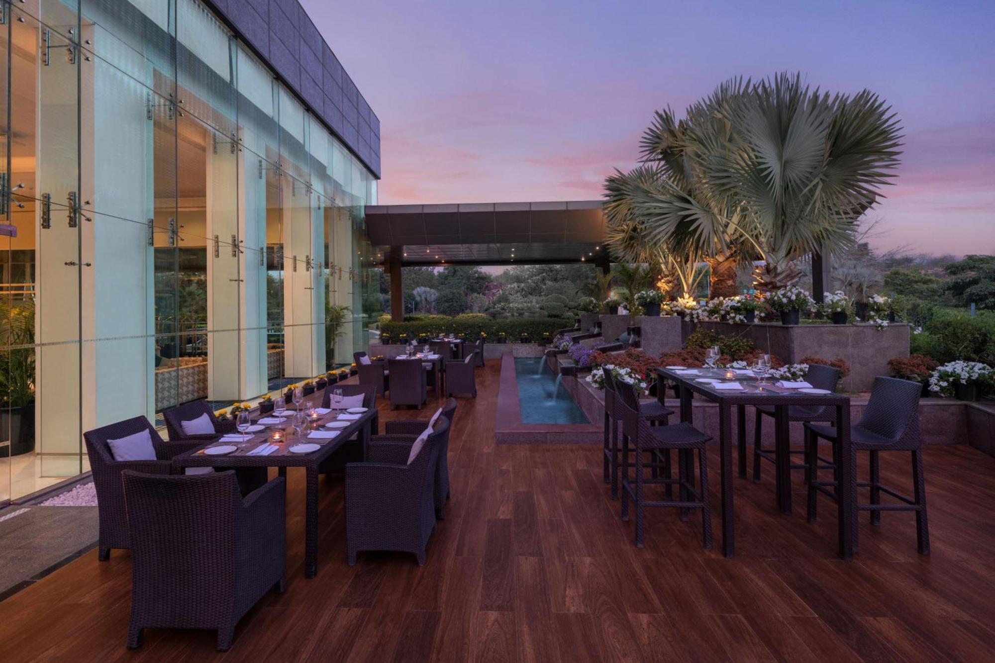 Le Meridien Gurgaon, Delhi NCR Exterior foto